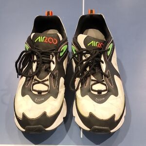 Men's Black and White Athletic Shoes - AirMAX 200